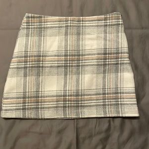 Forever 21 white and grey plaid skirt size Medium